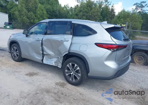2021 Toyota Highlander Xle z USA, uszkodzony, nr VIN 5TDGZRAH5MS537821